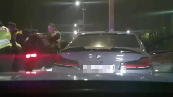 Таразда мас жүргізуші поицейлерден қашты (ВИДЕО)