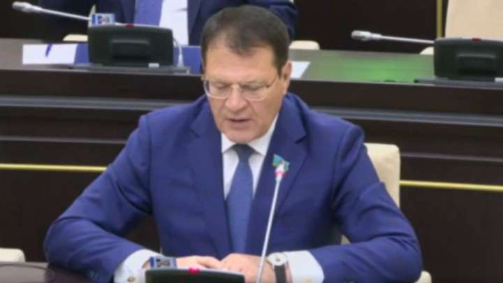 Сенатор Андрей Лукин әскердегі әлімжетікке алаңдаушылық білдірді