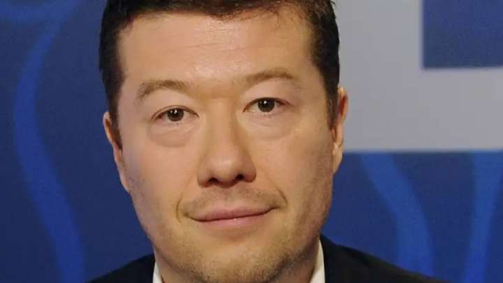 Чехия парламентінің жаңа спикері ғимараттан Украина туын алып тастады