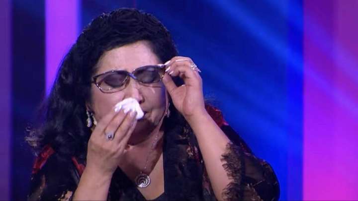 "Топырағы торқа болсын": Мақпал Жүнісова қазақтың бұлбұл әншісін еске алды (ВИДЕО)