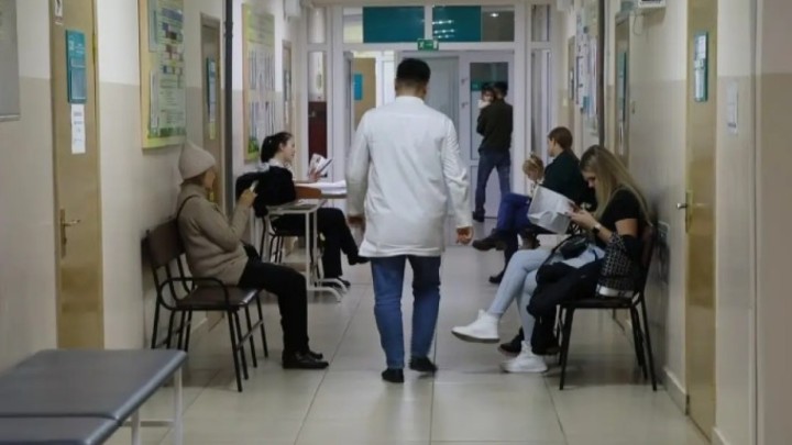 Дәрігерді ұрып-соққан ер адамға шығарылған үкім өзгеріссіз қалды