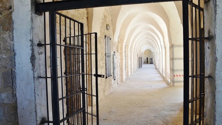 «Раксың» деп алдап, палестиналық азаматқа 23 жыл бойы химиотерапия беріп келген