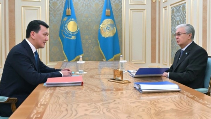 Парламенттік реформаға 300-ге жуық ұсыныс түсті: Ерлан Қарин Президентке есеп берді