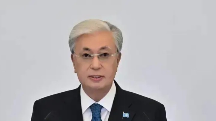 Тоқаев Украинадағы жағдайды реттеу жөнінде Трамптың ұсынысын қолдады