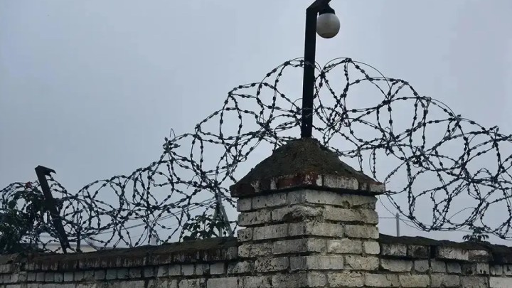 Қарағандыда түрмеде отырған ер адам тұрғындарды алдап келген