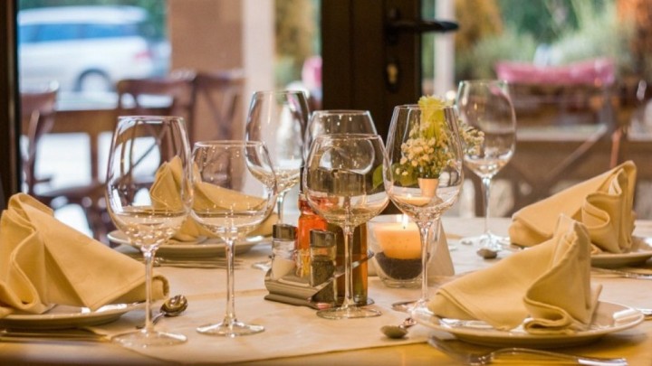 «Қонақтар аш кетті».  Мейрамхана клиенттерін "лақтырып" келген