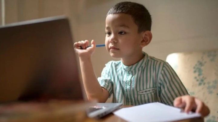 200 мыңға жуық оқушы онлайн оқуға көшті