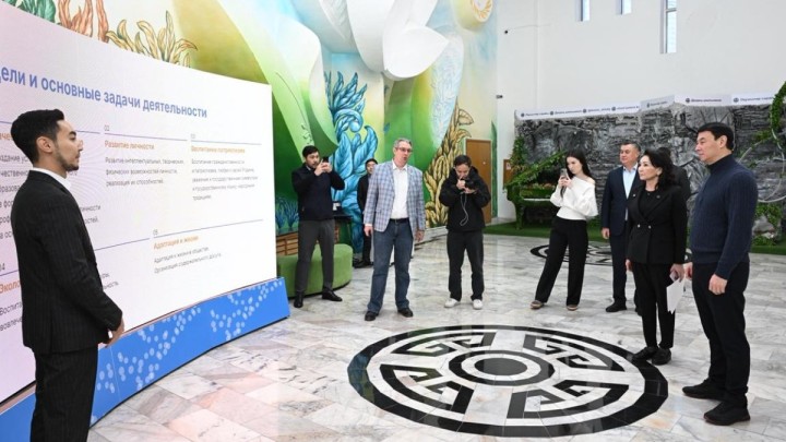 Алматы әкімі Дархан Сатыбалды Оқушылар сарайы мен Алматы музейінің жұмысымен танысты