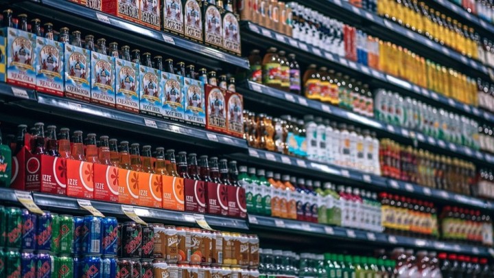 Петропавлдағы супермаркет бағаны рубльмен көрсеткен