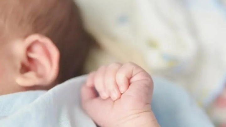 Жаңа туған нәрестемен Қазақстаннан кетпек болған Қытай азаматтары ұсталды