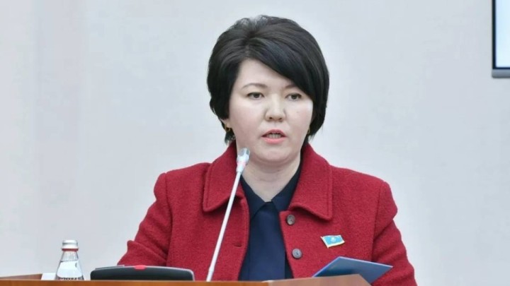 "Директор сағатты өзіне ұнайтын мұғалімге бөліп береді": Еліміздің бас педагогы шұғыл мәлімдеме жасады (ВИДЕО)