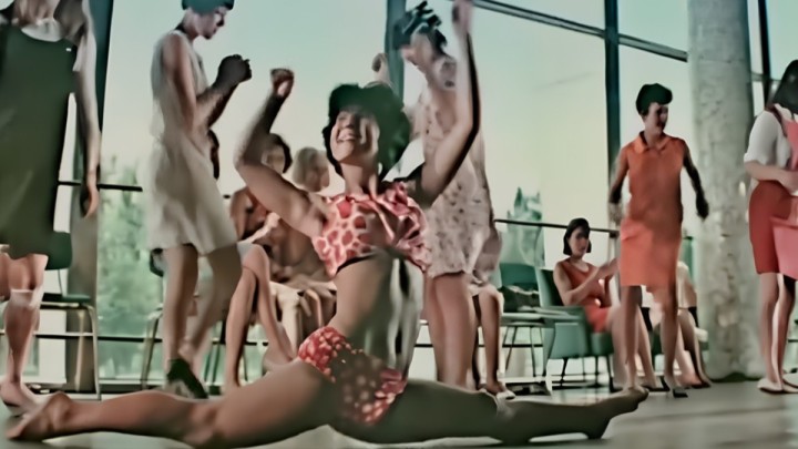 «Тақиялы періште» фильміне түскен актриса: Шәкен Айманов киноға қарнымды ашып түсуді ұсынды