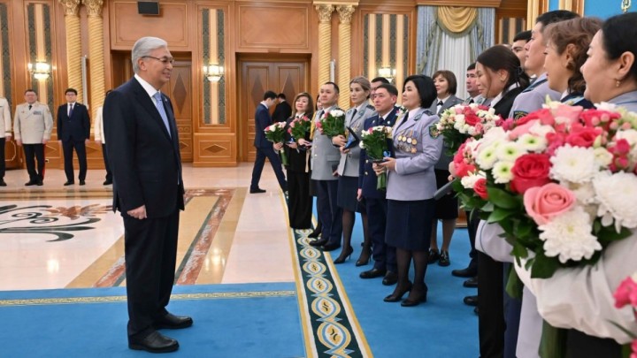 Президент прокуратура мен күштік құрылымның қызметкерімен кездесті