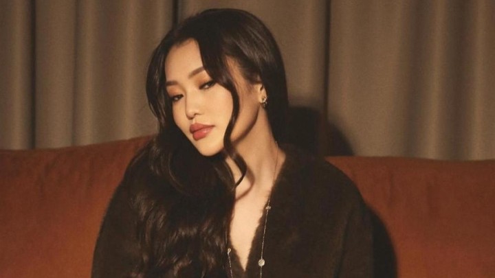 Ерке Есмахан бағалы сыйлық сыйлағаны үшін Раимға алғыс білдірді