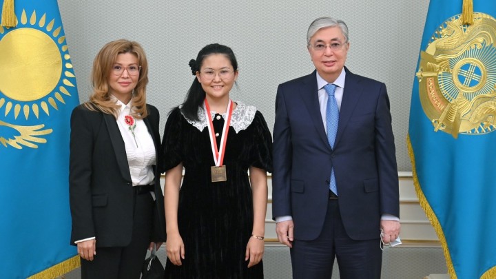 Тоқаев шахматшы Бибісара Асаубаеваны құттықтады