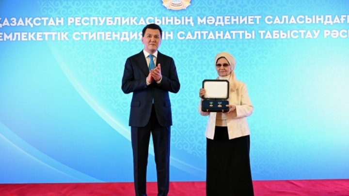 Бауыржан Момышұлының туыстарына Алтын жұлдыз бен "Отан" ордені берілді