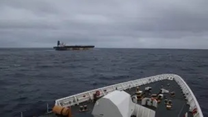 АҚШ Ресей туымен жүзіп бара жатқан танкерді қолға түсірді