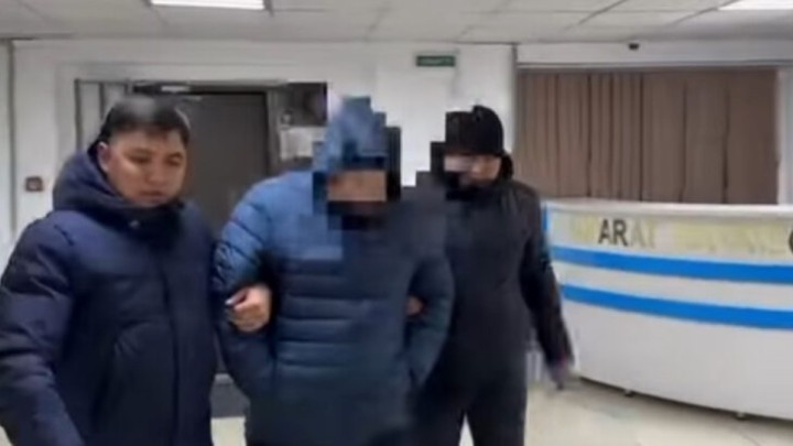 Қызылордада ер адам көршілерін пышақтап өлтірген