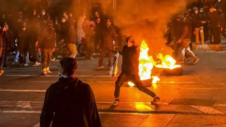 Ирандағы жаппай наразылық: Пехлеви революциядан кейін оралатынын мәлімдеді