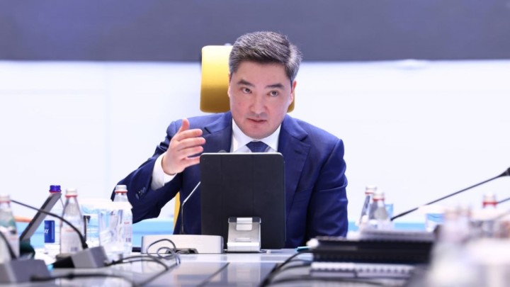 Бектенов сарапшылармен экономиканы дамыту мәселелерін талқылады