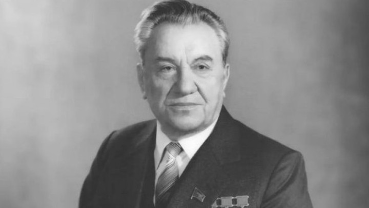 Дінмұхамед Қонаев: өмірбаяны