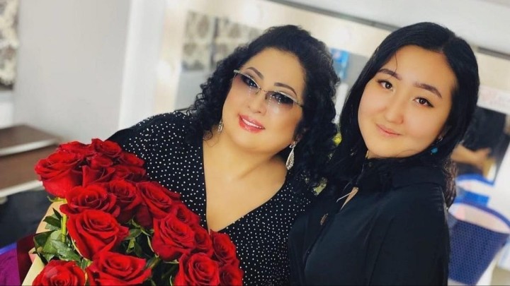 "Тұрмысқа шығып, бала сүйгеніме куә бол": Мақпал Жүнісованың қызы анасына ерекше тілек арнады (ВИДЕО)