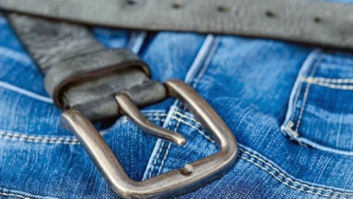 Баласын белдікпен ұрған анаға айыппұл салынды