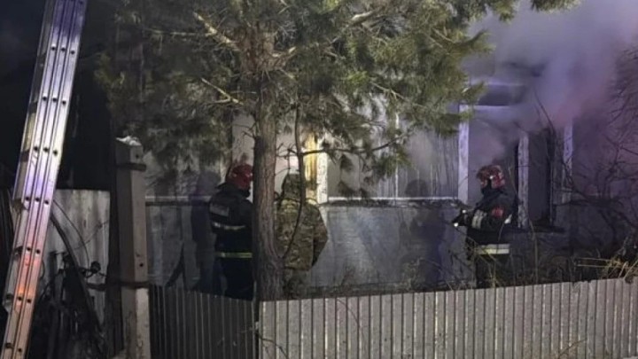 «Есікті құлыптап кеткен»: Солтүстікте 5 жасар қыз тірілей жанып кетті