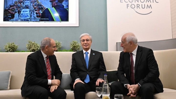 Тоқаев Давоста бірқатар кездесу өткізді