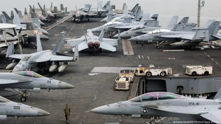 Трамп: АҚШ-тың әскери кемелері Иран бағытына бет алды