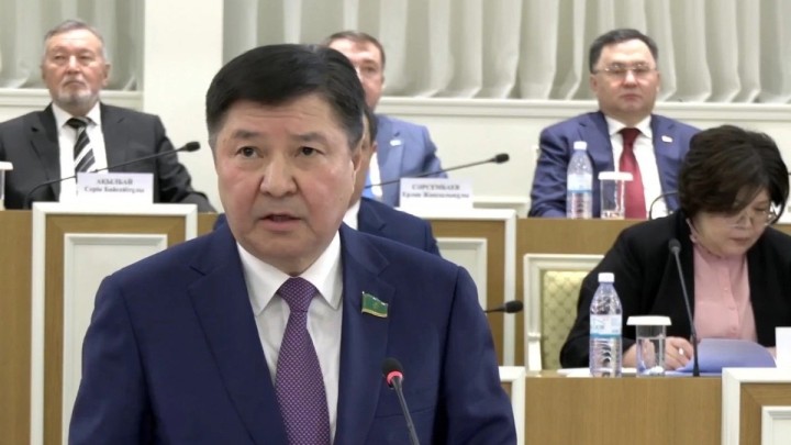 Интернеттегі алаяқтыққа қарсы конституциялық өзгеріс қажет – Жақып Асанов