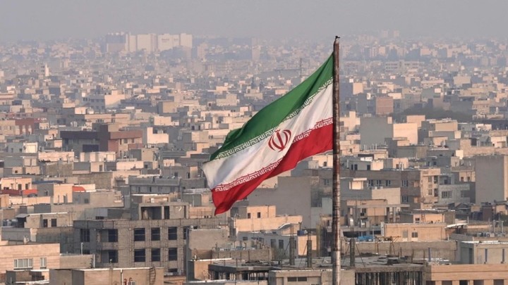 Ормуз бұғазында шиеленіс қаупі: Иран әскери жаттығу бастамақ