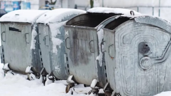 Семейде жаңа туған сәби қоқыс жәшігінен табылды