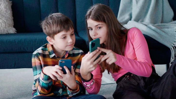 Балалар үшін әлеуметтік желіде шектеу қойылмақ – министрлік мерзімін айтты