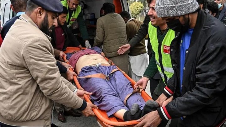 Пәкістанда шиіт мешітінде жарылыс болып, 30-дан астам адам қаза тапты