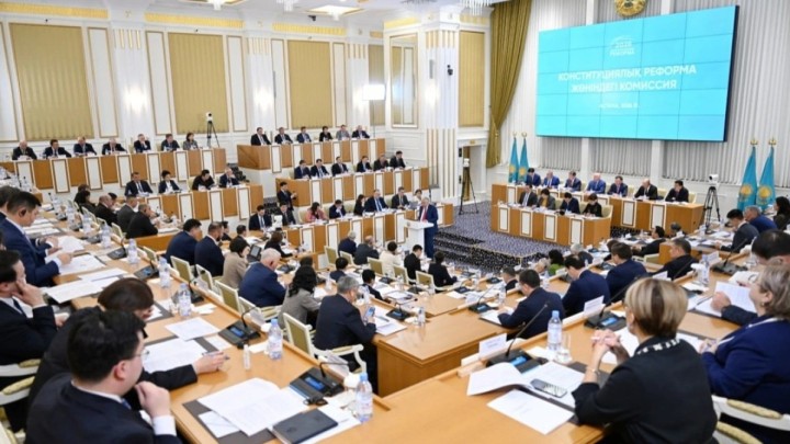 Конституция жобасының мемлекеттік және орыс тілдеріндегі мәтіндері жетілдіріліп жатыр