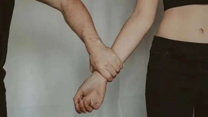 БҚО-да сталкинг жасаған екі ер адам сотталды