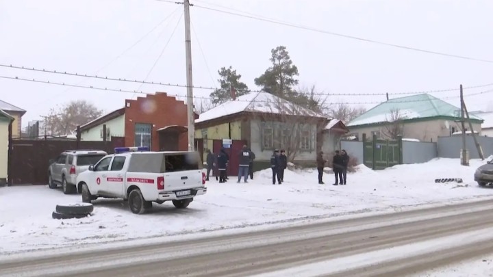 "Әкелері нәпақа табуға кеткен": Ақтөбеде анасы мен үш баласының мәйіттері үйлерінен табылды
