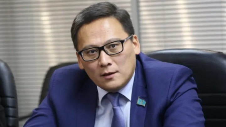 8 жылға сотталған экс-ректор сауда орталықтарының бірінде жүр: ҚАЖК жауап берді