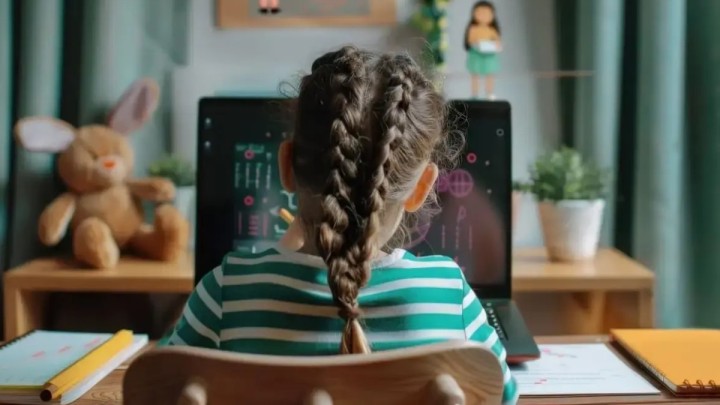 Улы тұман: Өскеменде барлық сынып оқушылары үйден оқитын болды