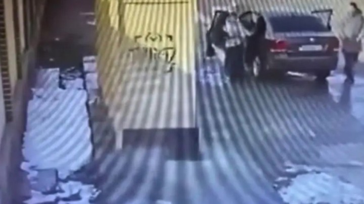 Таразда ер адамдар 13 жастағы қызды ұрлап әкетуге оқталған