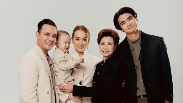 "Жақында..." – Роза Рымбаеваның ұлы асыға күткен қуанышты хабарын көпшілікке жеткізді (ФОТО)