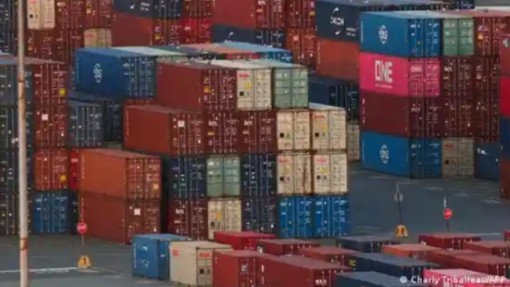 АҚШ кеден қызметі Трамп енгізген баж салығын алуды тоқтатады