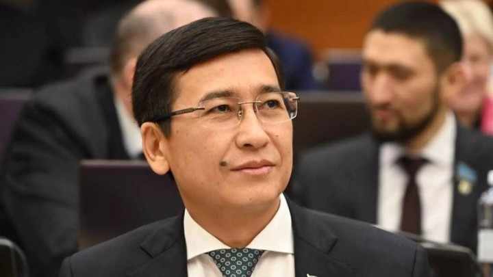 "Мұғалім жауапты болмайды": Депутат Асхат Аймағамбетов ел асыға күткен қуанышты жаңалықты жеткізді