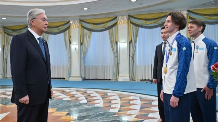 "Тарихи жетістік": Тоқаев Олимпиада чемпионы Михаил Шайдоровты марапаттады