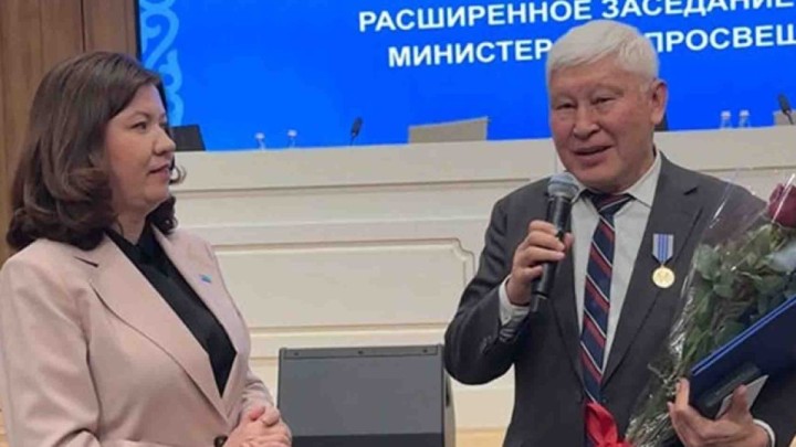 Академик Асқар Жұмаділдаев "Еңбек ардагері" атағына ие болды