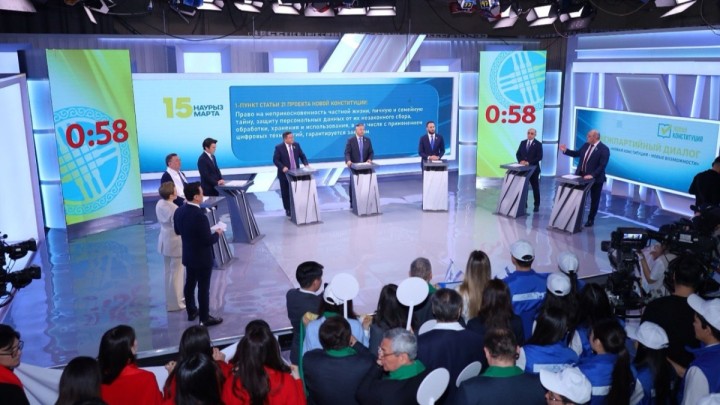 Жаңа Конституцияны қолдауға қатысты әр партияның өз ұстанымы бар
