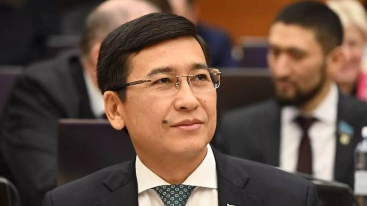 "Жауапты болуы керек": Асхат Аймағамбетов мұғалімдерді әбден қинаған мәселеге нүкте қойды