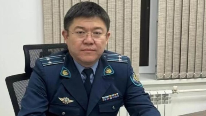 Жамбыл полиция департаменті бастығының орынбасары кабинетінде мас боп жүрген