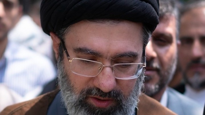 Иранның Жоғарғы көшбасшысы ретінде Әли Хаменейдің ұлы таңдалды